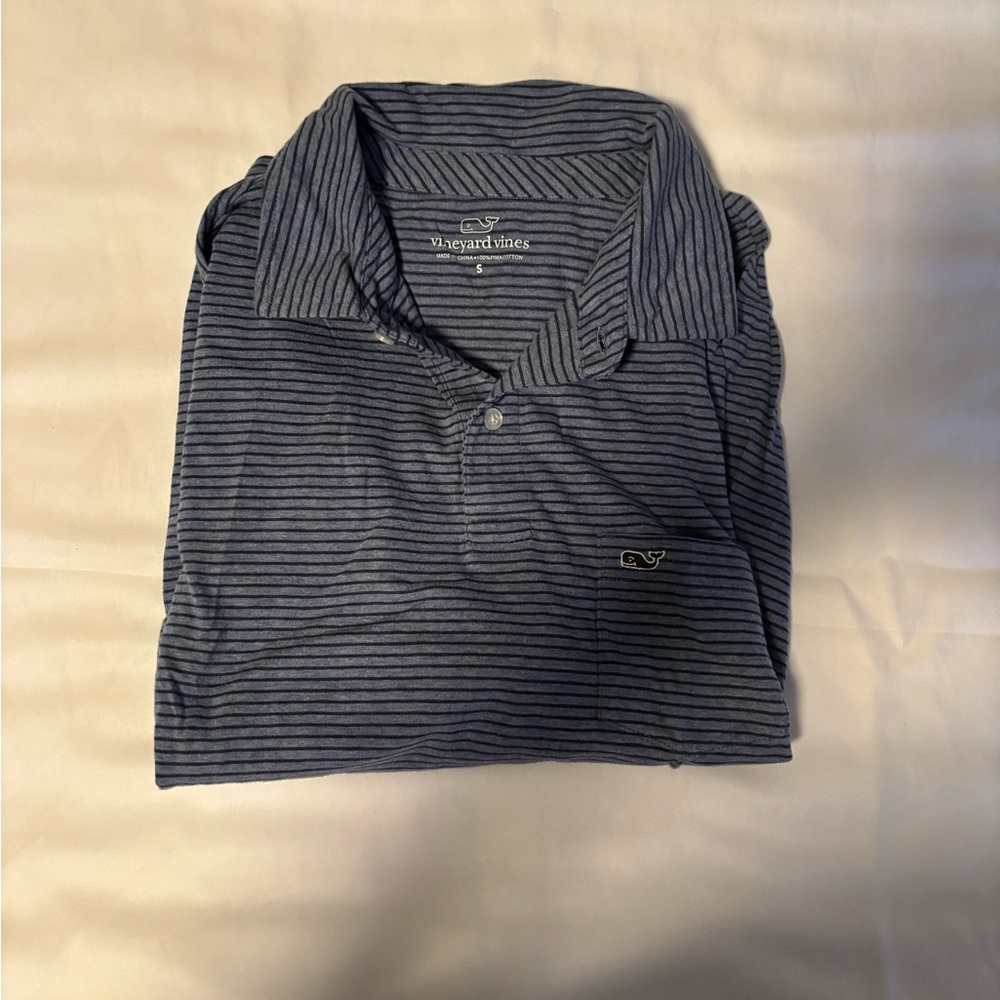 Vineyard vines polo collard t shirt. PERFECT CONDITION, baby blue and dark blue.